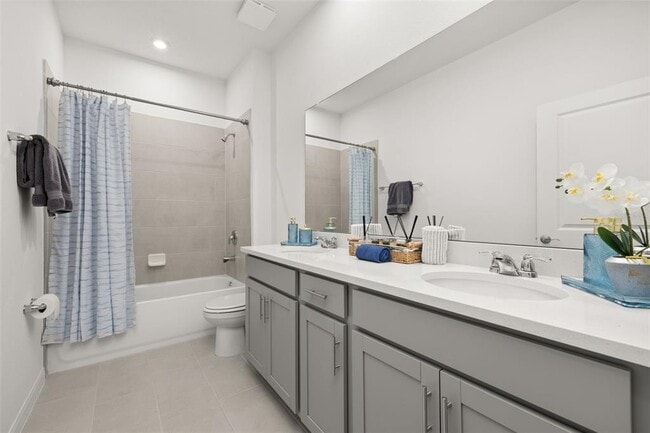 Building Photo - 1335 Normandy Dr