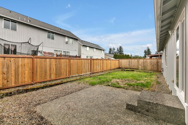 Building Photo - Amazing Floor Plan in Desirable Spanaway Neighborhood!