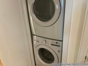 Building Photo - 65 Cameron St