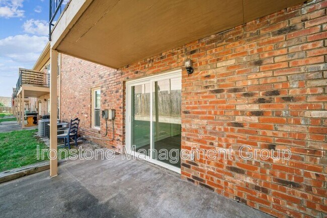 Building Photo - 3169 E 49th St