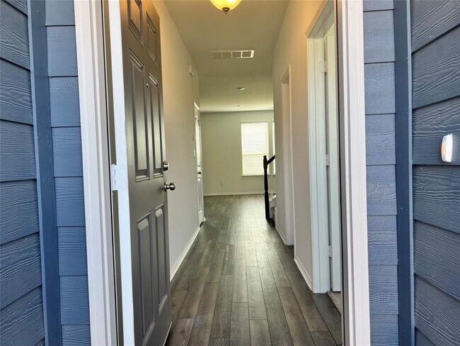 Building Photo - 2053 Cliffbrake Wy