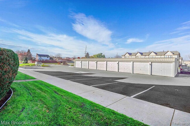 Building Photo - 50406 Bay Run S