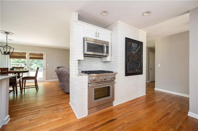 Building Photo - 3850 Beya Way