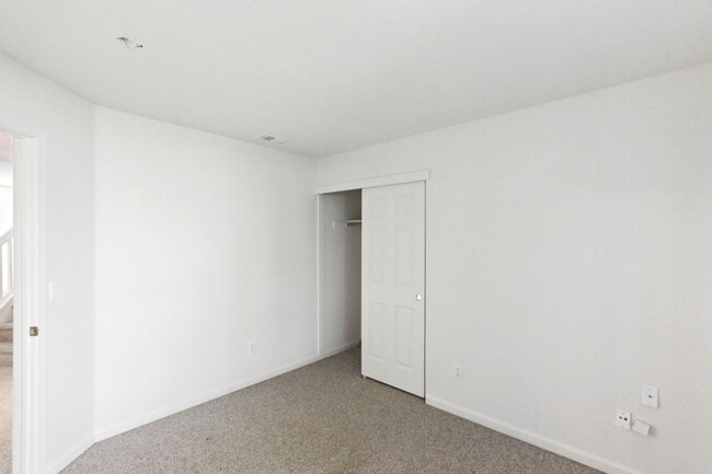 Building Photo - 3 Bedroom in Mace Ranch