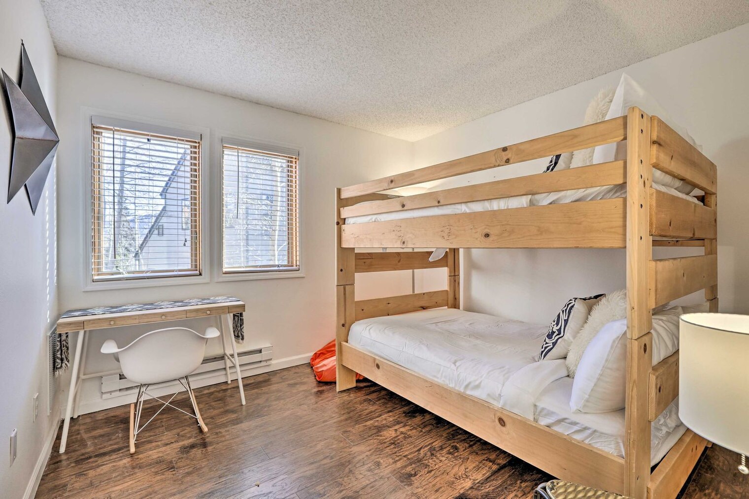 Building Photo - 163 Burgundy Cir