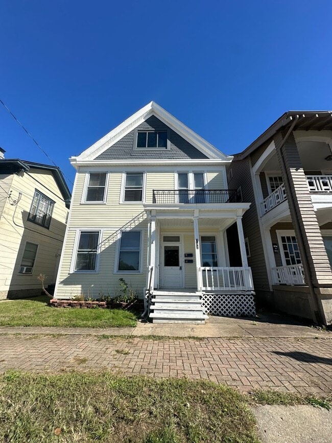 Building Photo - Beautiful Lower Unit in Duplex on Marcum Park Downtown!!!!