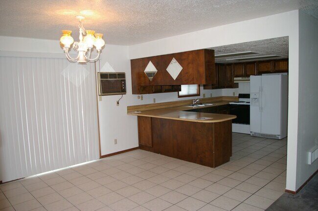 Building Photo - 809 Cherokee Ln