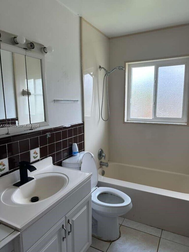 Building Photo - 2458 Plunkett St