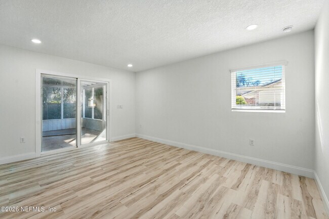 Building Photo - 2915 Holly Bay Rd