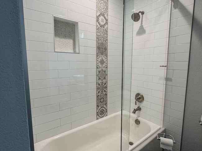 Building Photo - 2901 Lee St