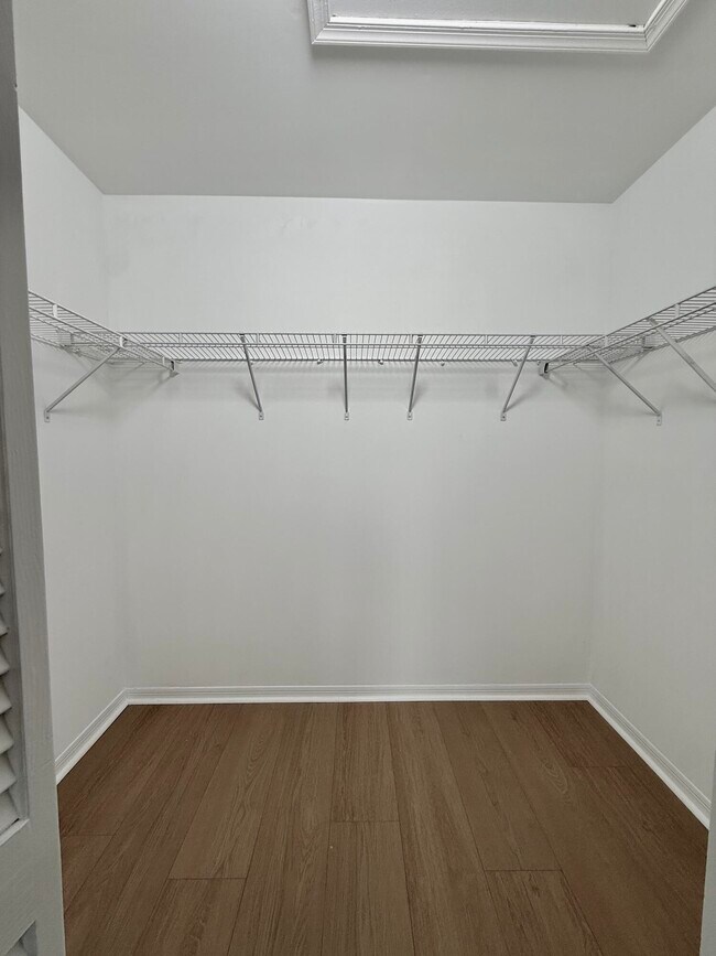 Building Photo - 21440 Millbrook Ct