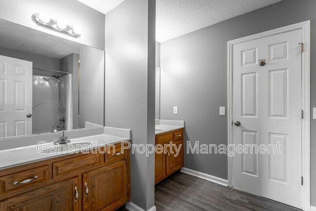 Building Photo - 4841 Brighton Ln