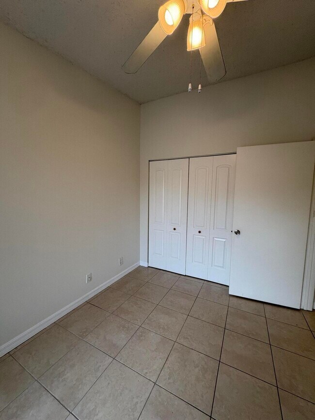 Building Photo - 6552 Arleigh Ct