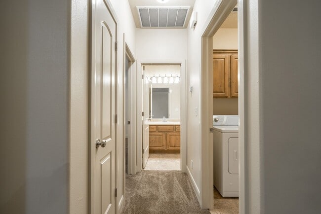 Building Photo - Spacious 2 Bedroom Hurricane Townhome Near...