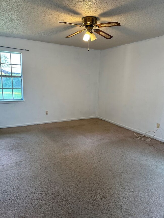 Building Photo - Single Family Home