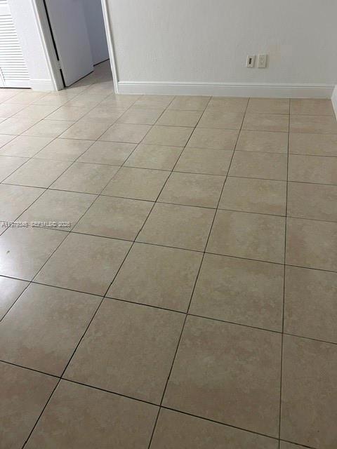 Building Photo - 3901 SW 78th Ct