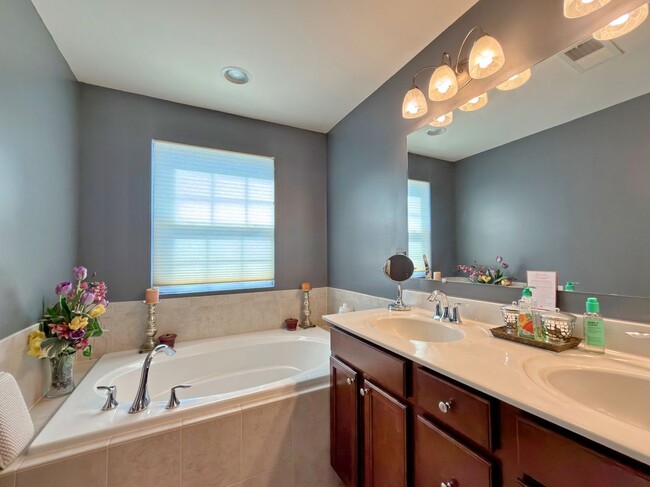 Building Photo - 2711 Coppersmith Pl