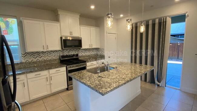 Building Photo - 248 Tuso Ranch Rd