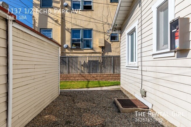 Building Photo - 1137 1/2 Echo Park Ave-