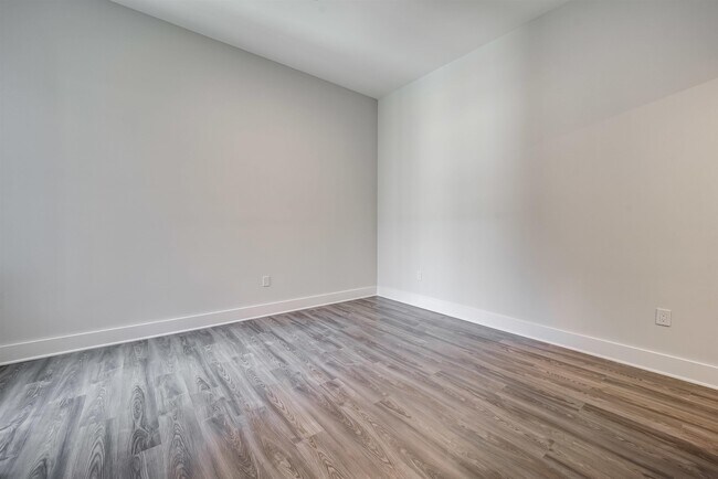 Building Photo - 660 Grand St