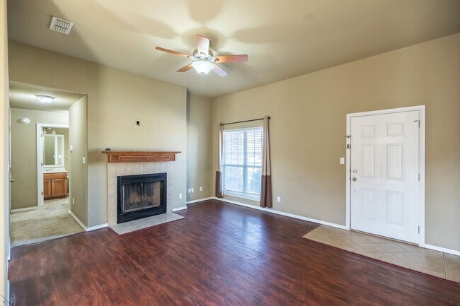 Building Photo - 3/2/2 READY TO RENT!