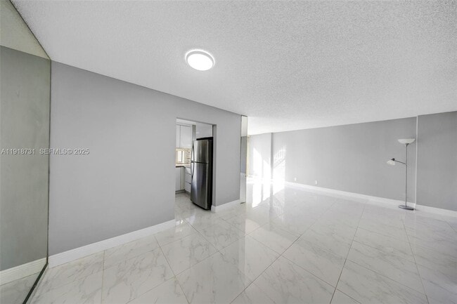 Building Photo - 17011 N Bay Rd