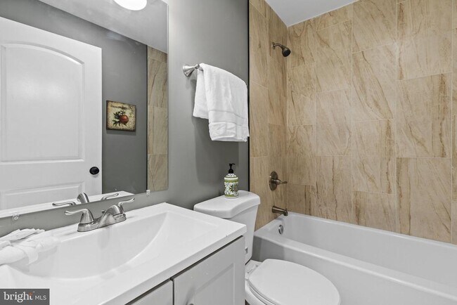 Building Photo - 1934 E Lafayette Ave