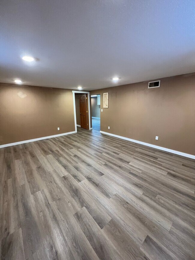 Building Photo - 624 N 3rd St