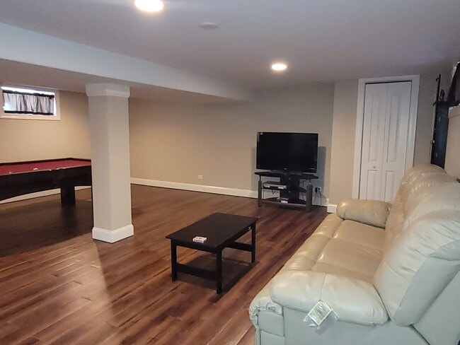 Building Photo - 8726 S Francisco Ave