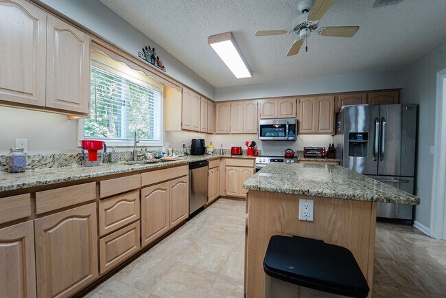Building Photo - 3 Bed, 2 bath, in Hot Springs Village