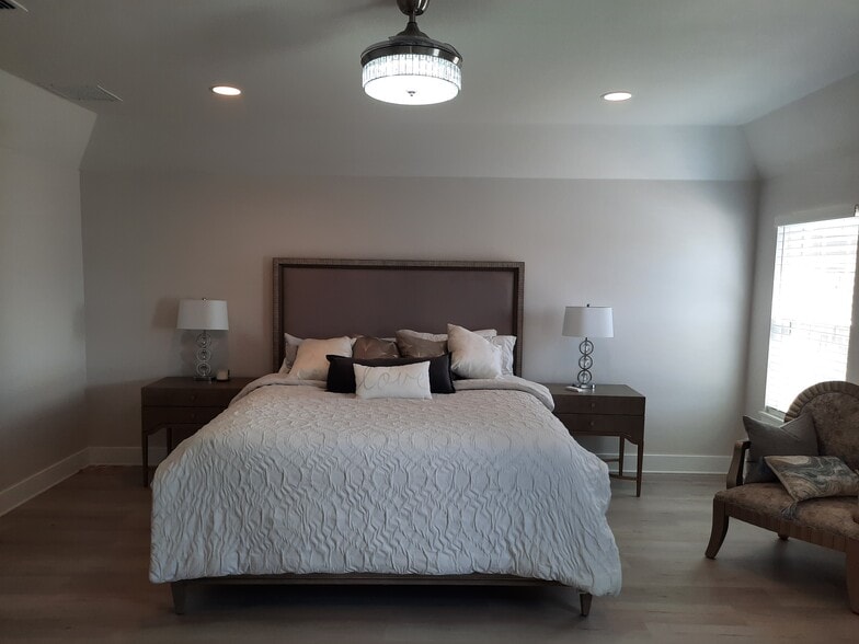 Building Photo - 1735 Woodridge Dr