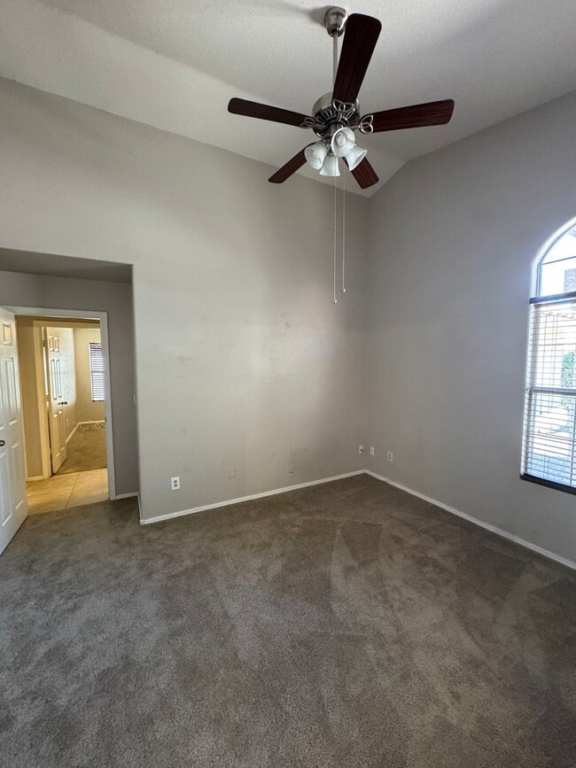 Building Photo - Beautiful & Cozy Chandler Home!