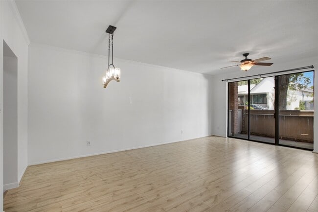 Building Photo - 2475 Underwood St