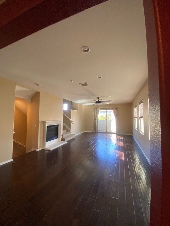 Building Photo - Victoria Gardens Three Bedroom Condo