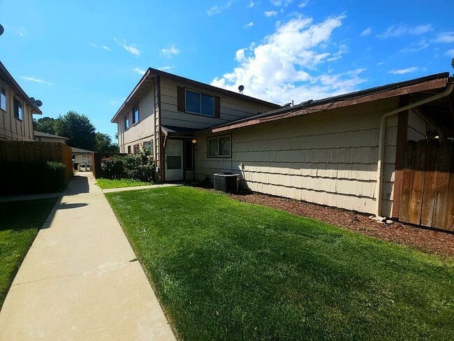 Building Photo - 701 W Pennsylvania St