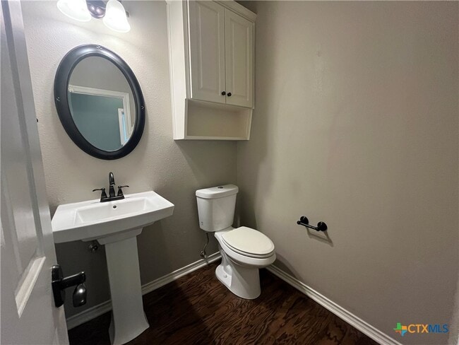 Building Photo - 2013 Highland Dr