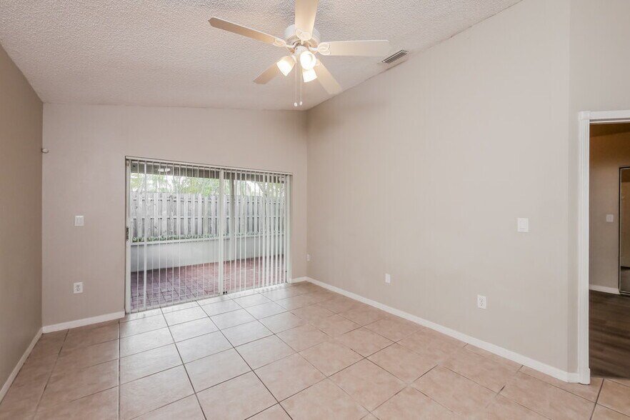 Building Photo - 428 Lakeside Cir