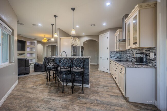 Building Photo - 2985 Bentley Dr