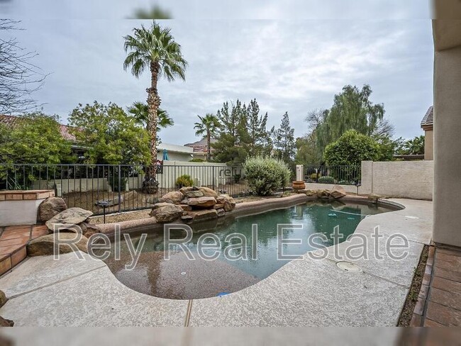 Building Photo - 4605 N Clear Creek Dr