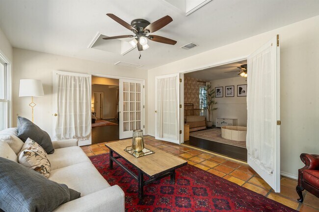 Building Photo - 106 Angela Dr