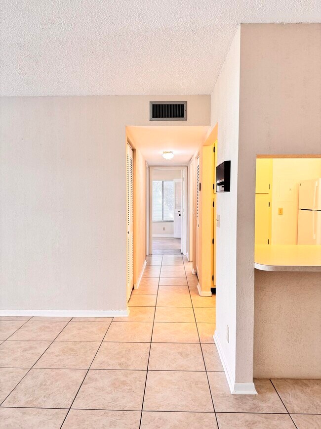 Building Photo - 1015 Green Pine Blvd