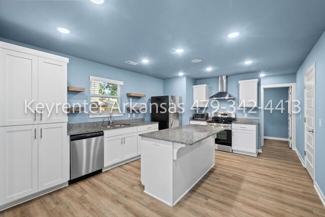 Building Photo - Beautiful 2 Bed, 3 Bath Home Just Off Weddington!