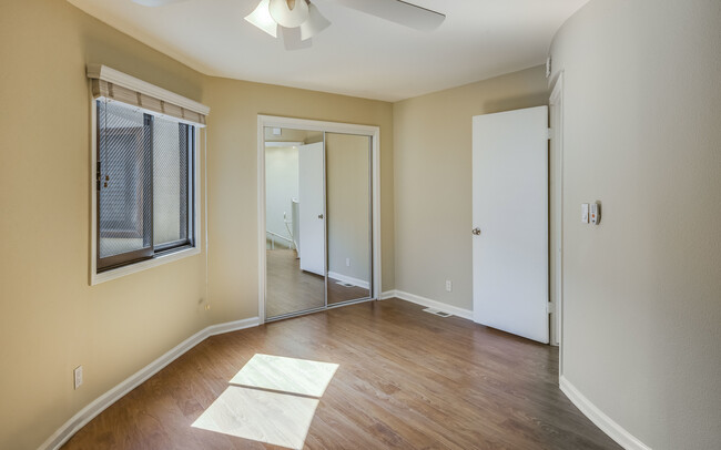 Building Photo - Beautiful Redondo Beach Townhouse
