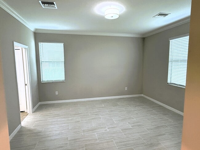 Building Photo - 9444 Glenforest Dr