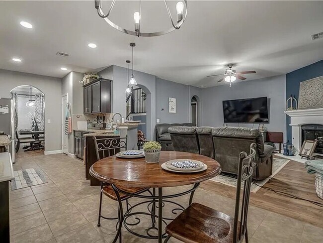 Building Photo - Beautiful 4bed/2.5bath Home Available in Mustang, OK