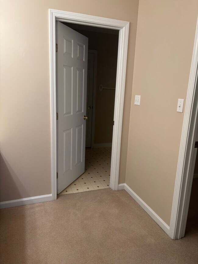 Building Photo - 2 Bedroom Salisbury Home