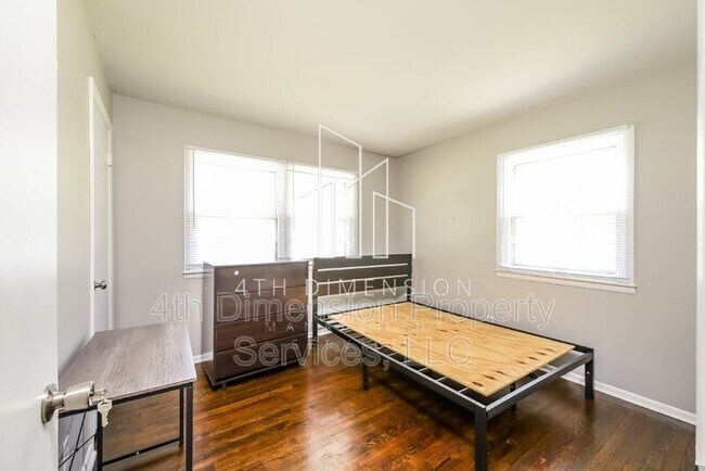 Building Photo - 1321 W Sedgefield Dr