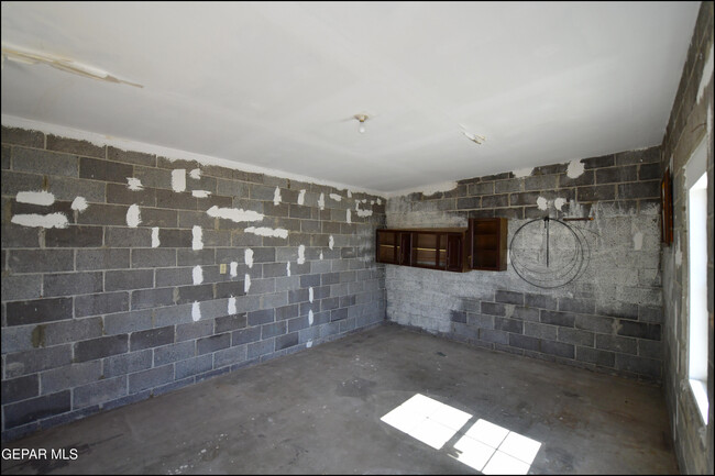 Building Photo - 4425 La Luz Ave