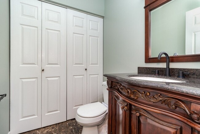 Building Photo - Private 5.7-Acre Lake Retreat – 3-Bed Esta...