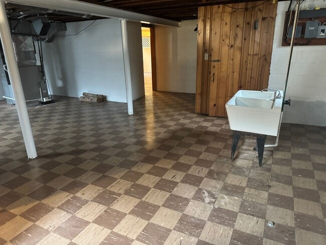 Building Photo - 3 Bedroom 2 Bath Ranch Home - Upper Arlington Schools